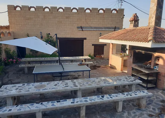 Casa Turistica Villa Carmen, Con Chimenea, Amplia Zona De Jardin, Barbacoa, Piscina Y Garaje